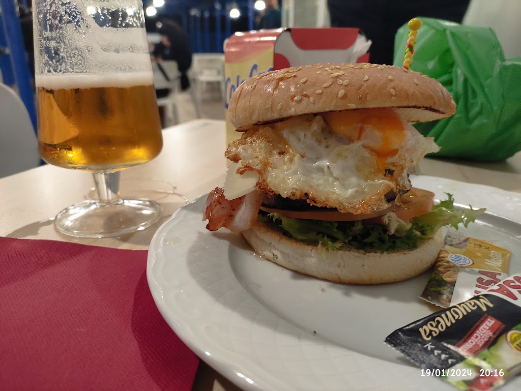 Bar Piscina — Comida y bebida