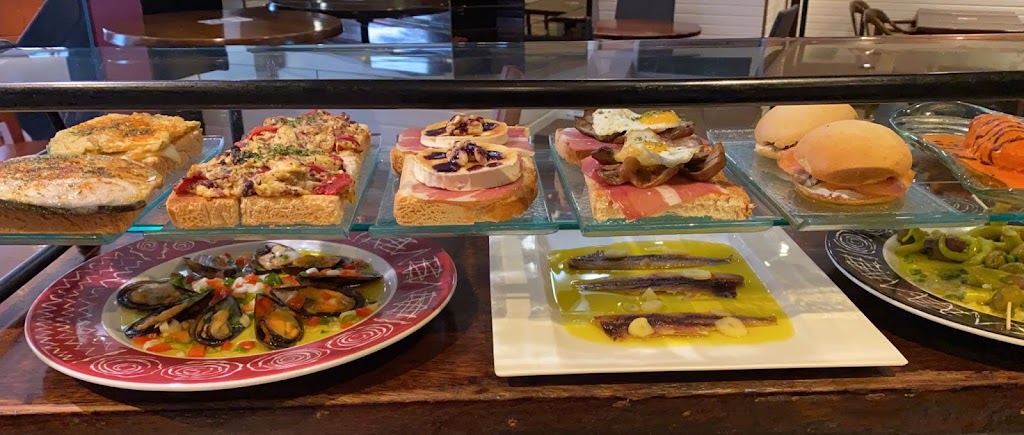 Holy Cafe-Bar — Comida y bebida