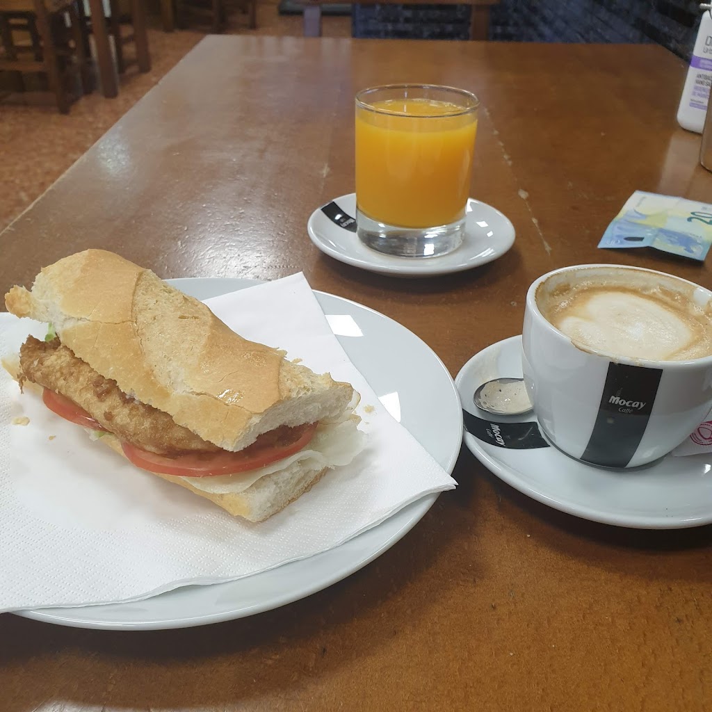 Cafe Bar Sangelo — Comida y bebida