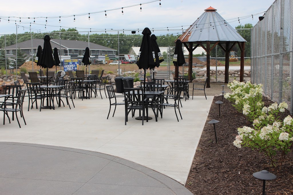  Lucky's Pub and Grill