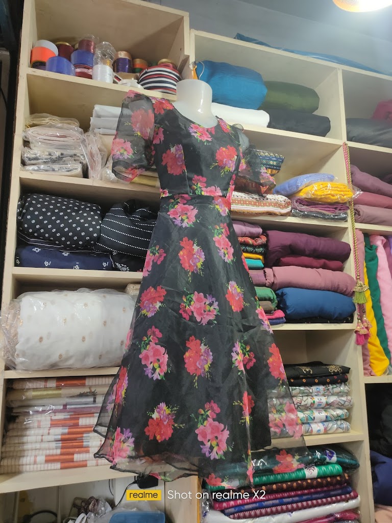 Tharuni Beauty Style