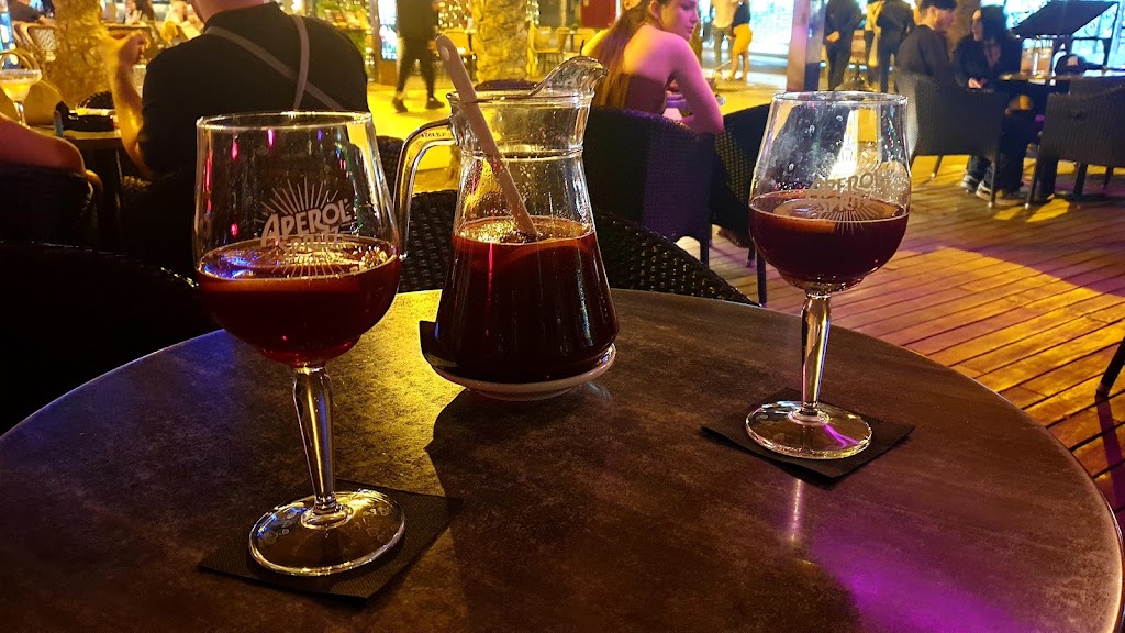 Cocteleria Bohemia chillout — Comida y bebida