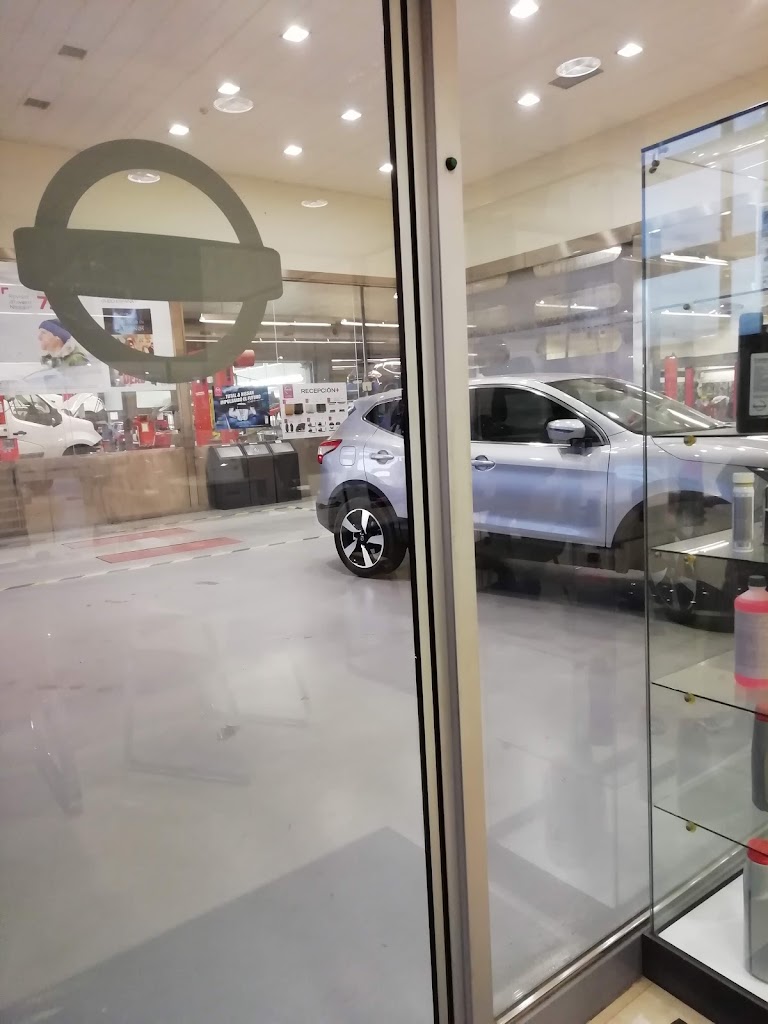 Nissan Girona Camps Motor — Interior