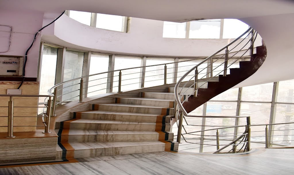 Hotel Pr Palace Hotel In Husain Ganj