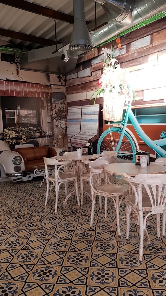 La Cafetera Breakfast — Ambiente