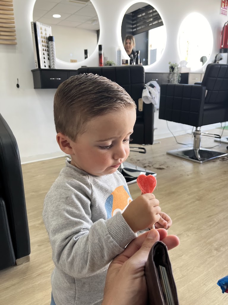 Peluqueria y barbershop eva galisteo — Peinado