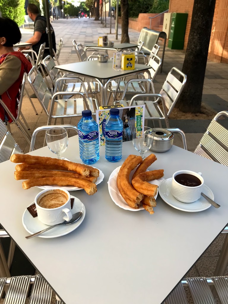 Bar Churreria Spring — Cafe