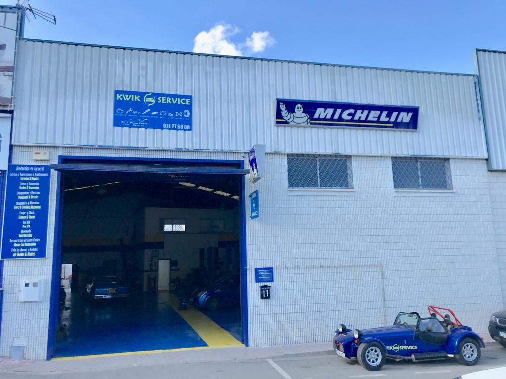 Kwik Service Vehicle Repairs & Car Restorations — Exterior