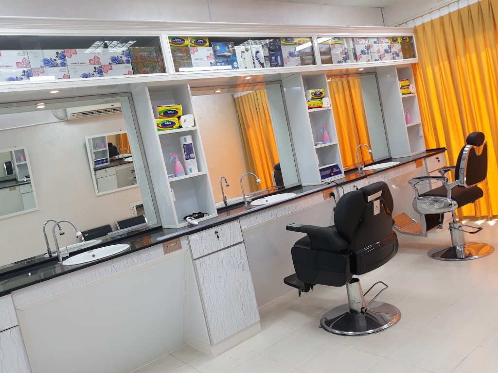 Mohammed Nasir Hairdressing Saloon — Interior