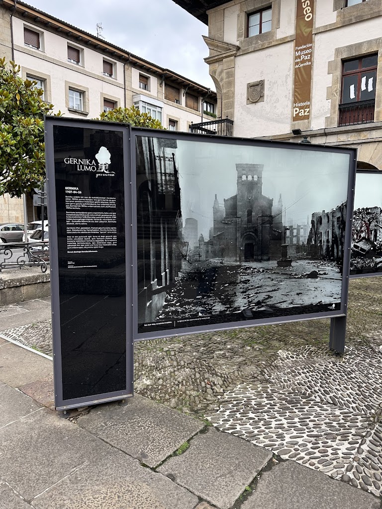 Fotowand Guernika Luftangriff