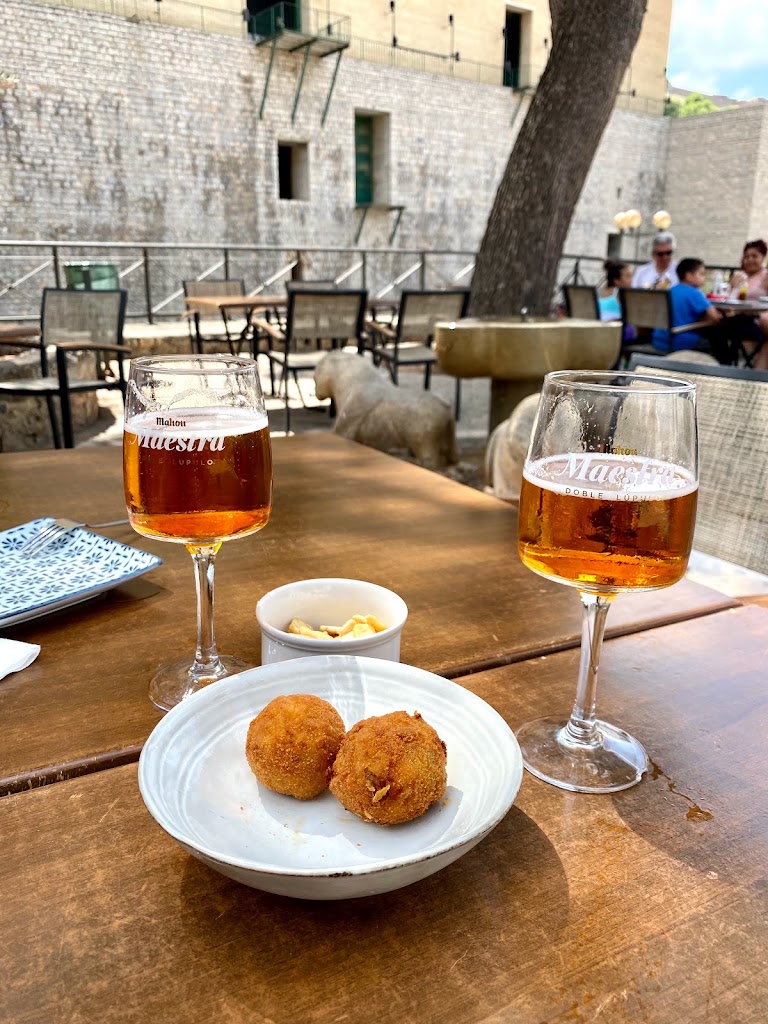 Restaurante y Copas Le Fou — Comida y bebida