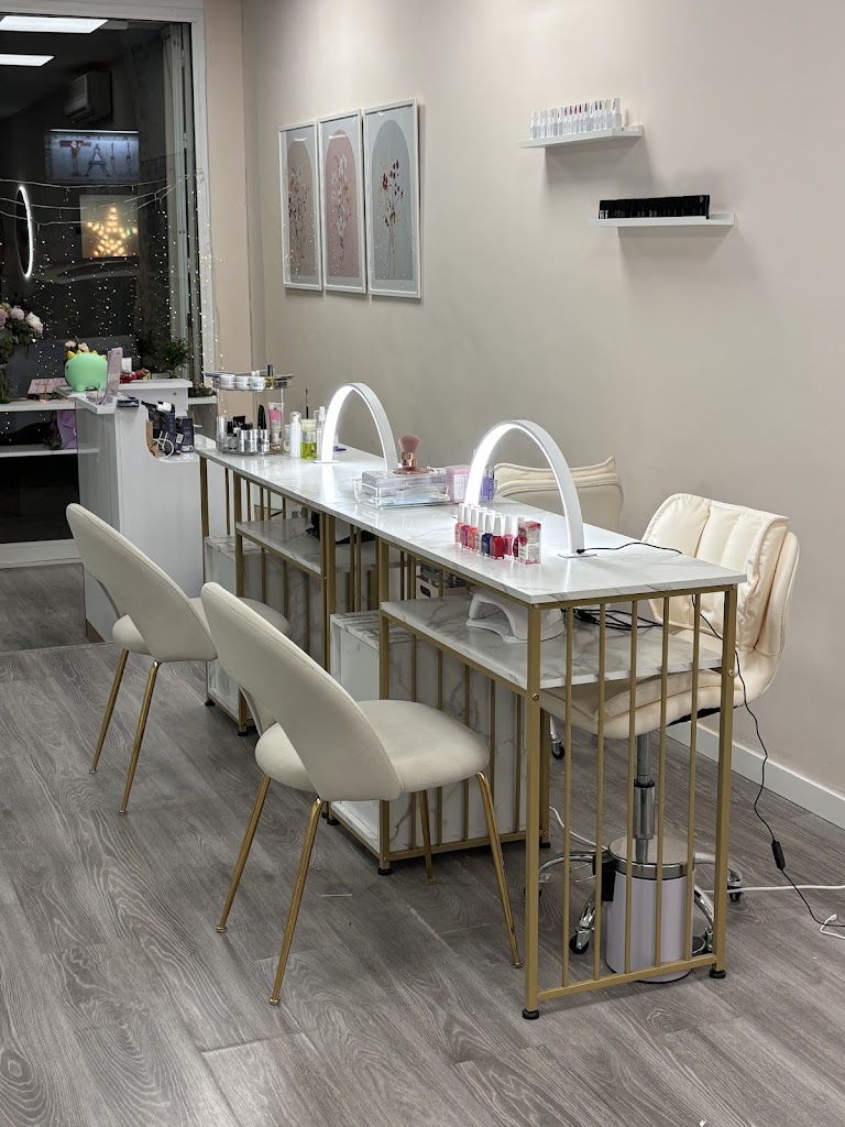 Bloom Beauty & Art Cejas y pestanas | Estetica | Unas | Maquillaje | Novias — Del propietario