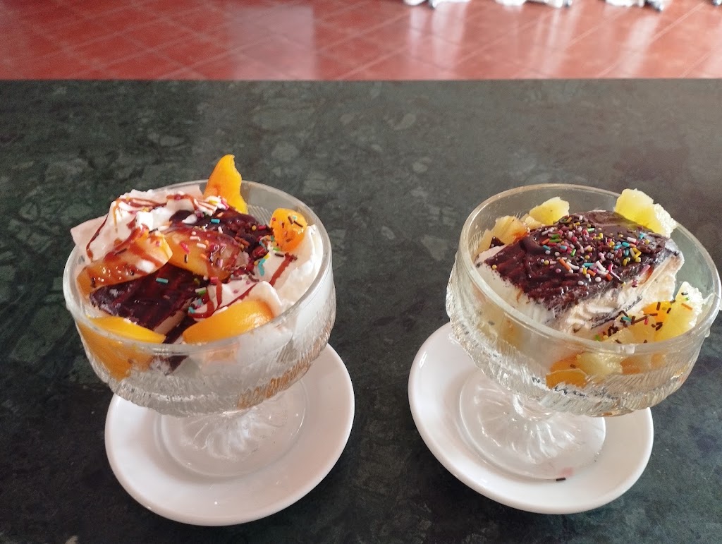 Salon la Aurora — Comida y bebida