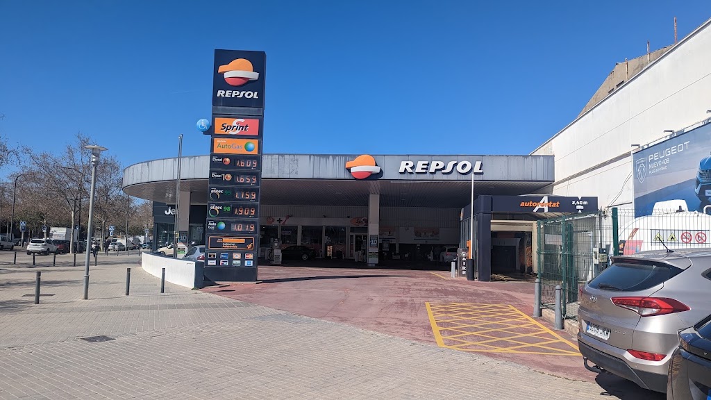 Estacion de Servicio Repsol — Exterior
