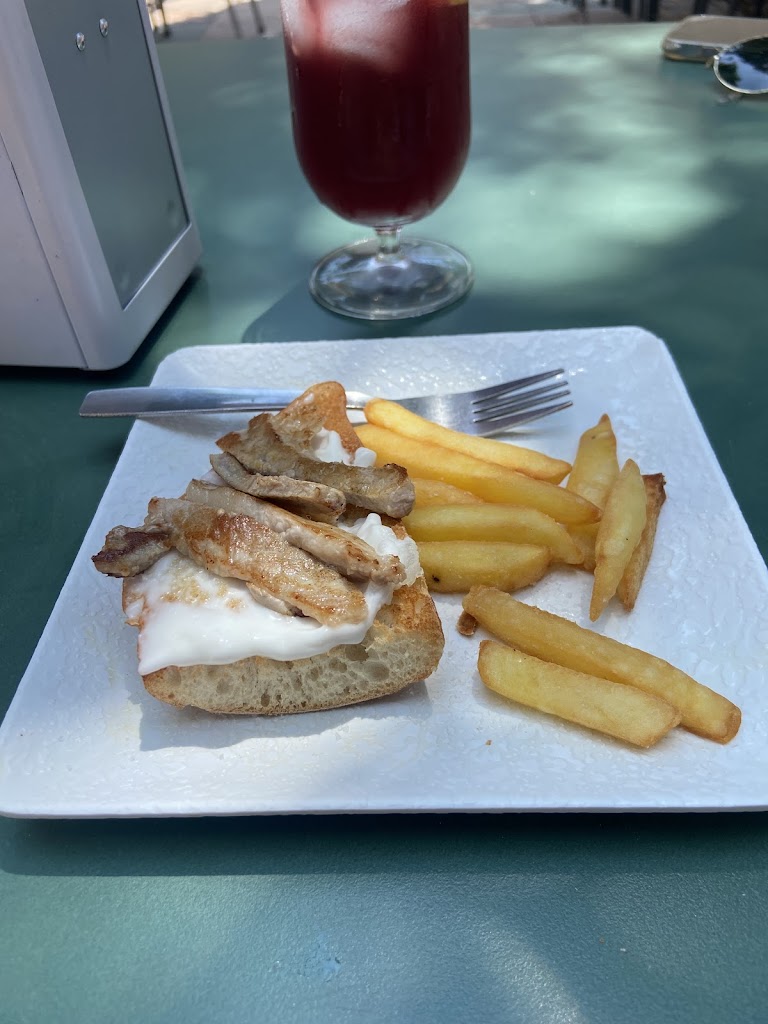 Bar Kiriki — Comida y bebida