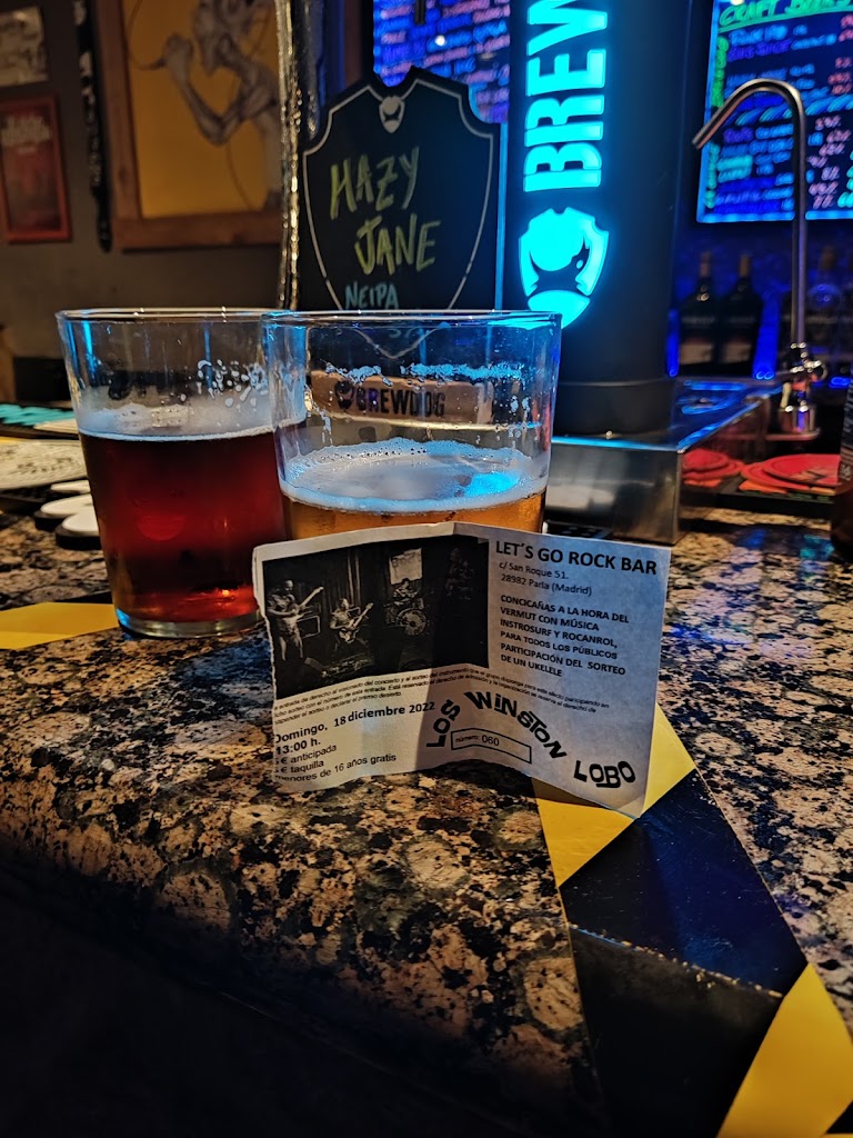 Let's Go Rock Bar — Comida y bebida