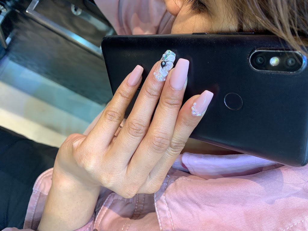 Elsewhere Professional Unisex Salon