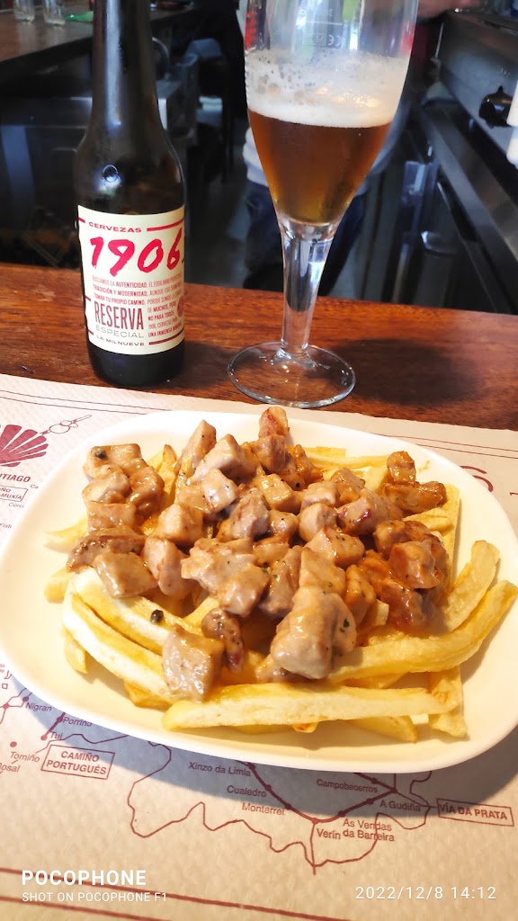 Cafe Bar O Carballo — Comida y bebida