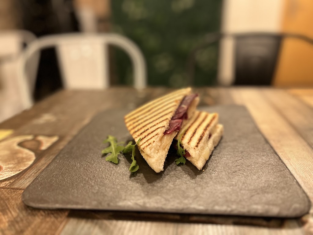 BLACK & WHITE — Comida y bebida