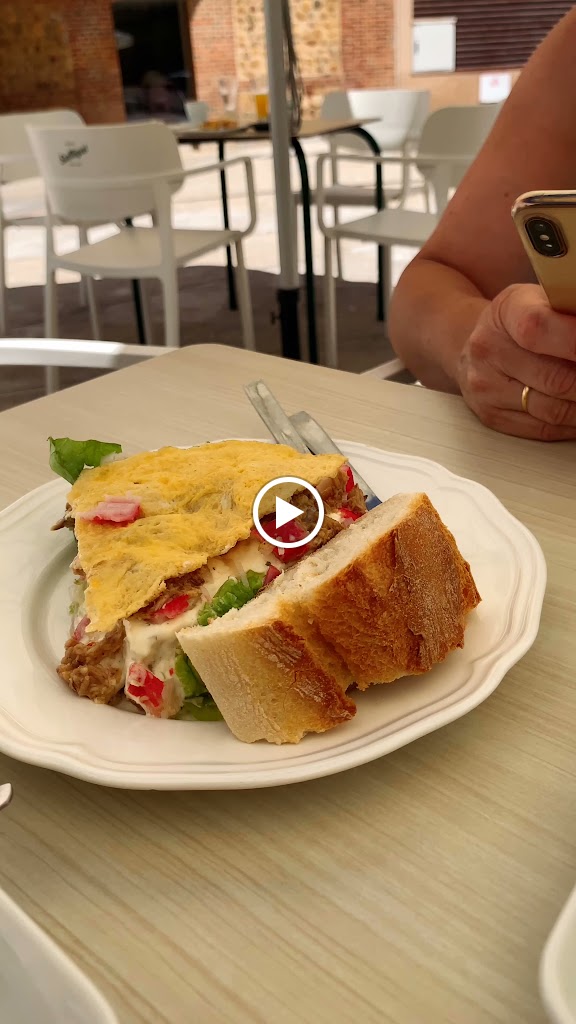 Bar Cerveceria Babu Afrika — Videos