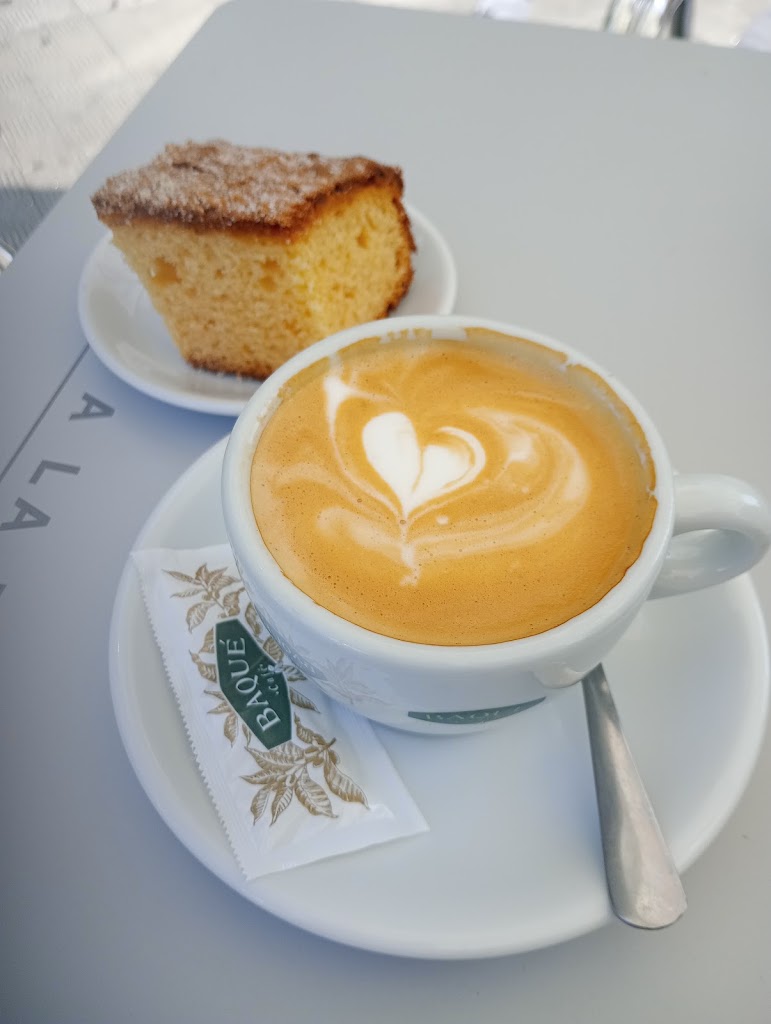 Cafe Bar BarLovento — Comida y bebida