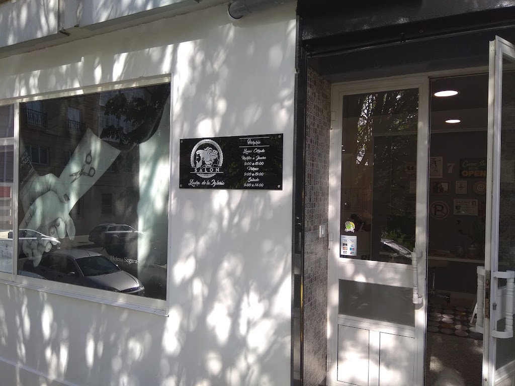 Salon Laura de la Iglesia — Exterior