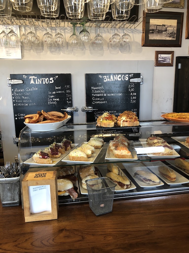 Portu Zaharra Taberna — Comida y bebida