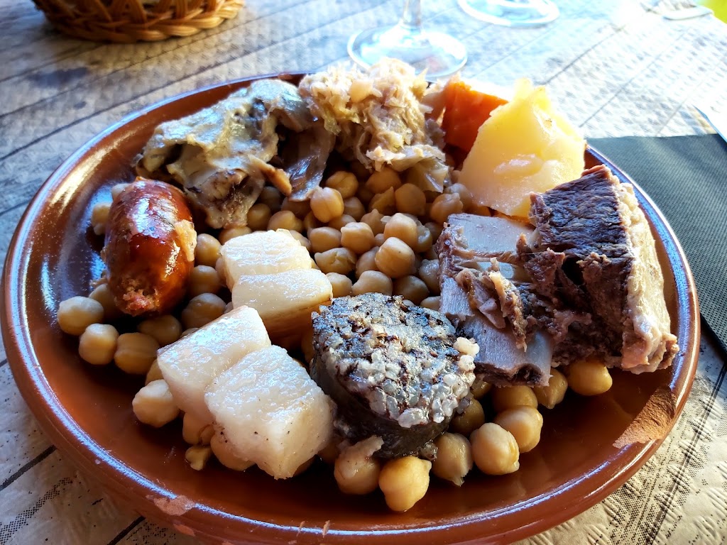 La Antigua Ferroviaria — Comida y bebida