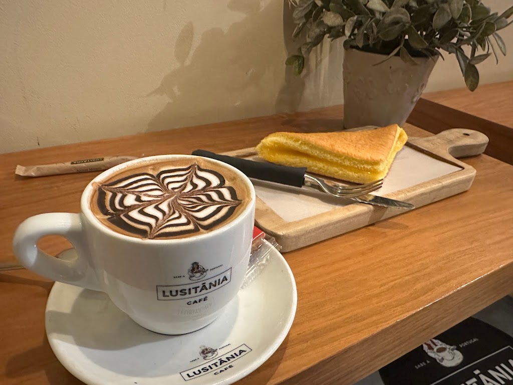 LUSITANIA CAFE — Capuchino