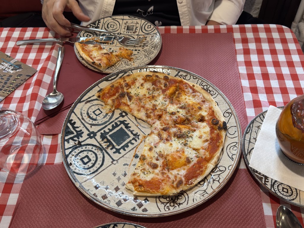 Restaurante Pizzeria La Pergola — Comida y bebida