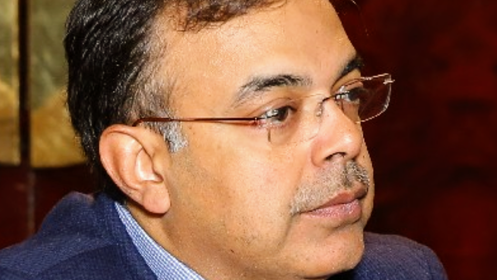 Dr Gaurav Luthra - Best Cataract, Lasik, Smile surgeon