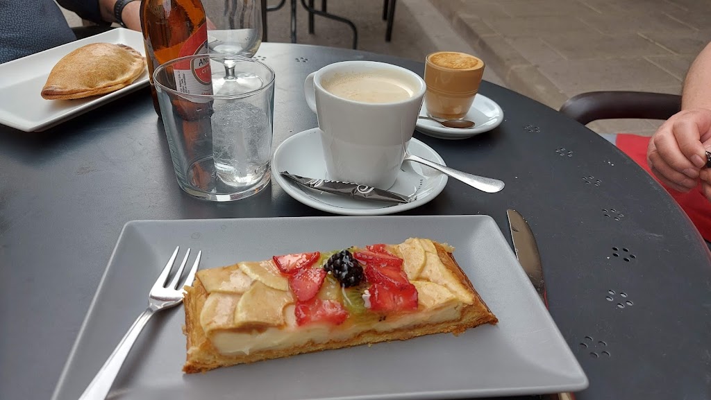 Forn i Pastisseria C. Esteller — Pastel