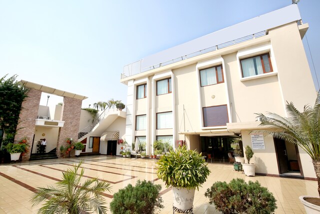 Oyo Grand Star Resort