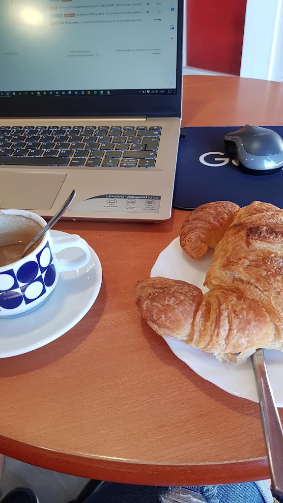 Cafe Bar La Quinta — Comida y bebida
