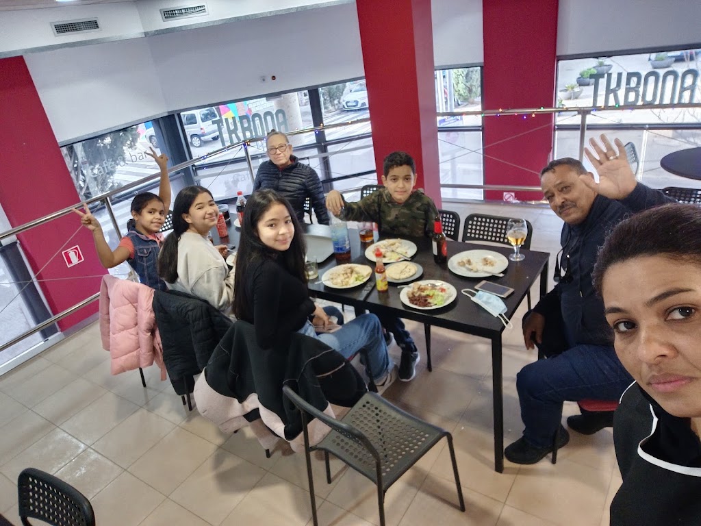 Tkbona Cafe & Bar — Ambiente