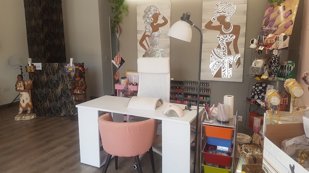 maria nails — Interior