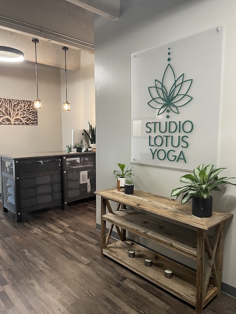  Studio Lotus Yoga