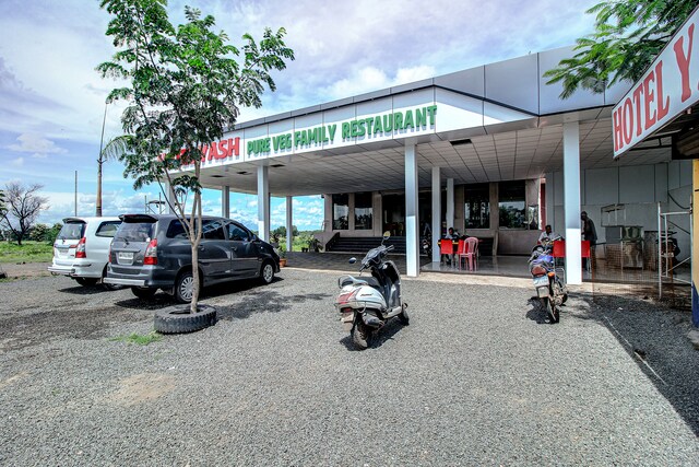 Oyo 61449 Hotel Yash Lodging