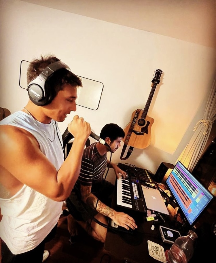 Clases de Canto y Guitarra - Tono 13