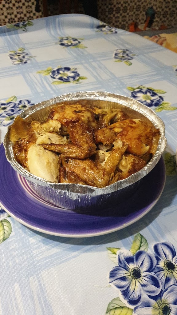 Asador Super Pollo — Comida y bebida