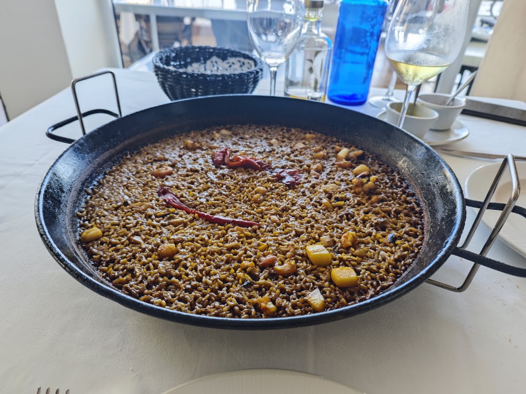 Restaurant & bar Vintage — Paella