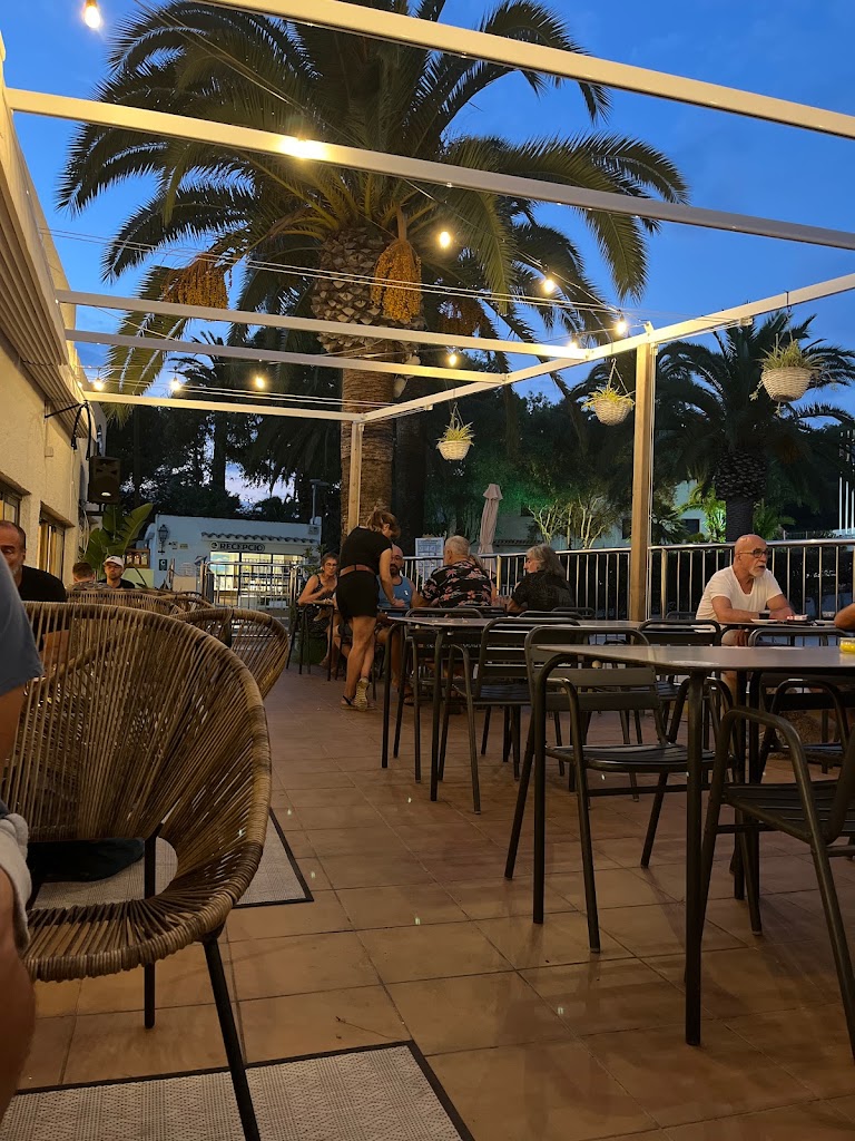 Ohana Restaurant - Food & Drink, Sitges — Ambiente