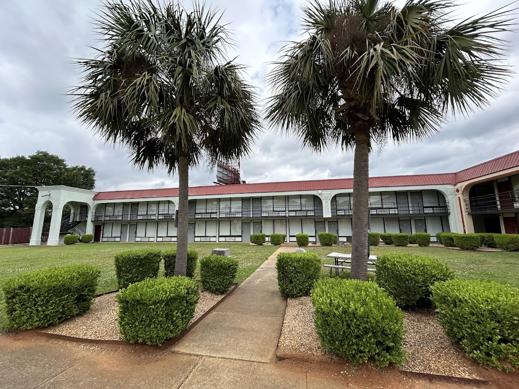 HomeTowne Studios Montgomery - Midtown
