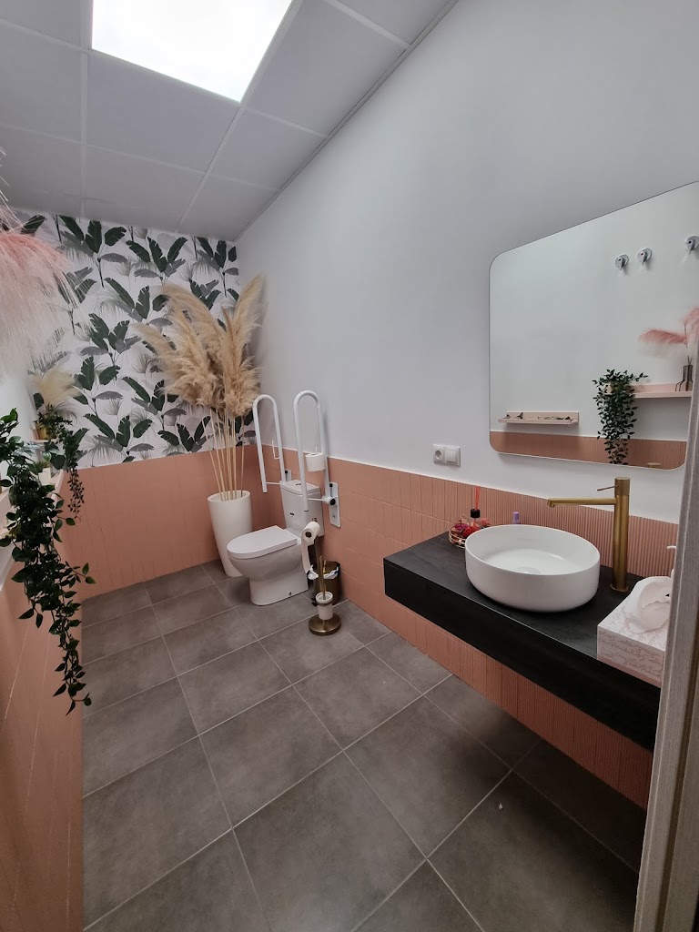 Esmeralda estetica integral — Interior