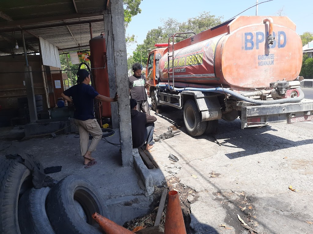Tambal Ban Impek Pak Togog
