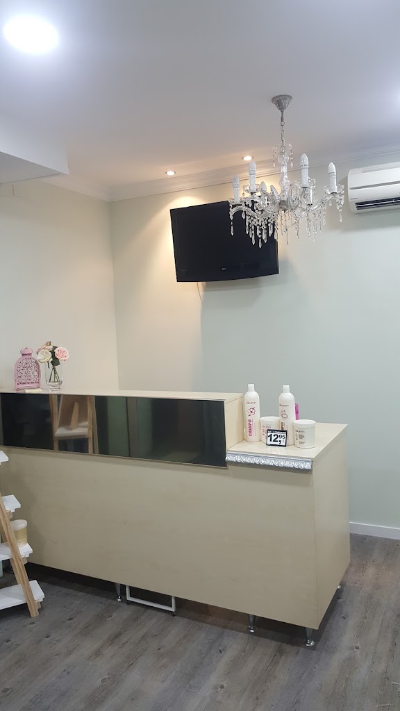 LA PELUQUERIA by Mireia Varo — Del propietario