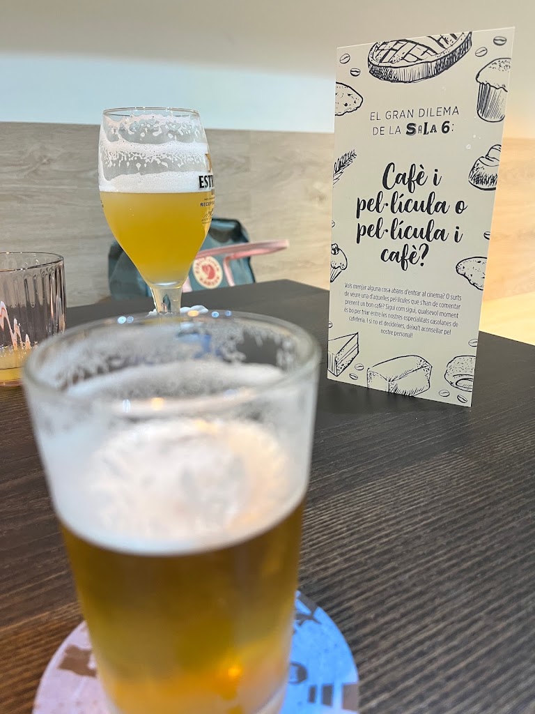 Sala 6 Resto-Bar — Comida y bebida