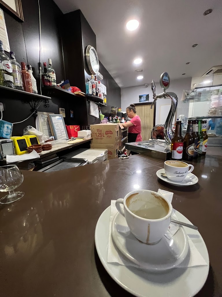 Cafeteria Lina — Comida y bebida