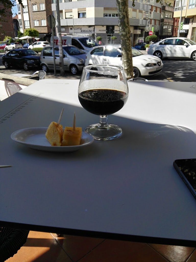 Cafe Bar Armonia — Comida y bebida