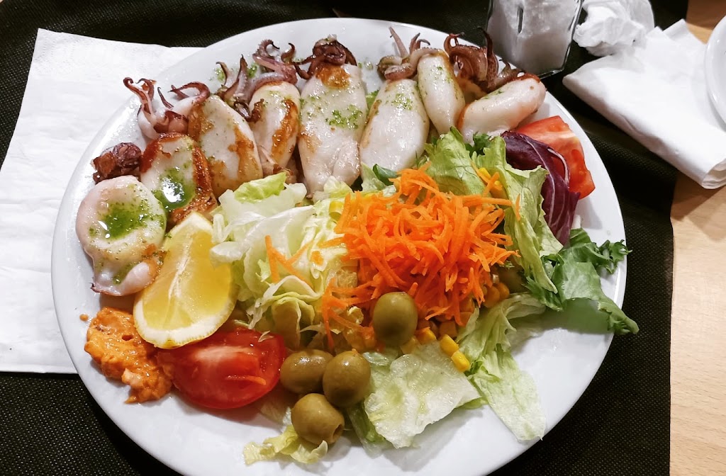 Ca La Yaya Mari — Comida y bebida